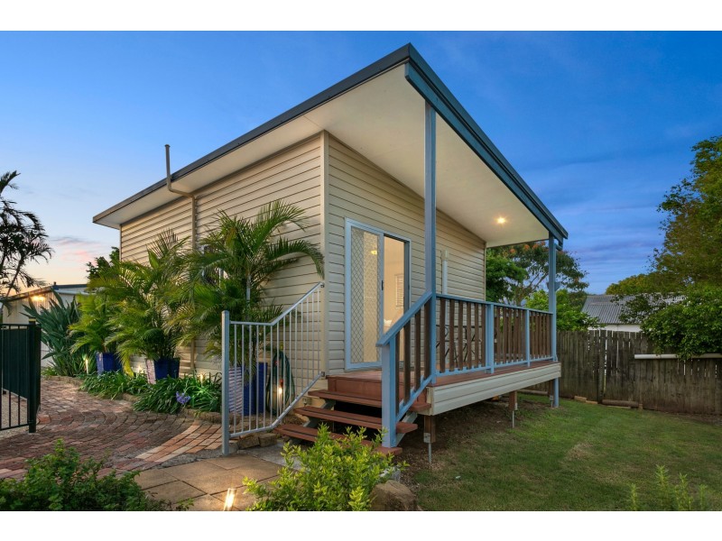 8 Menzies Lane, Eastern Heights QLD 4305