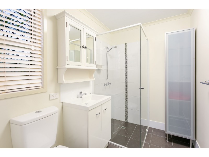 8 Menzies Lane, Eastern Heights QLD 4305