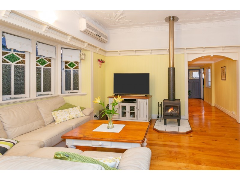 8 Menzies Lane, Eastern Heights QLD 4305