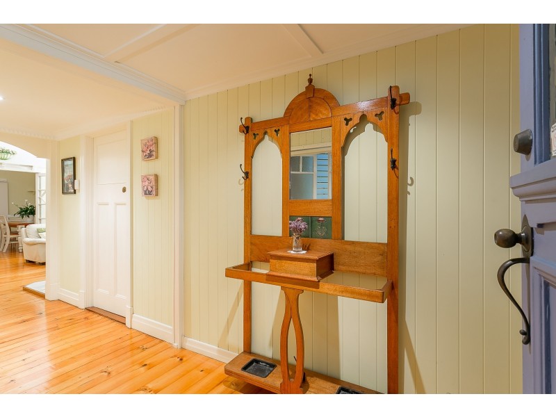8 Menzies Lane, Eastern Heights QLD 4305