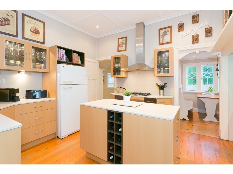 8 Menzies Lane, Eastern Heights QLD 4305