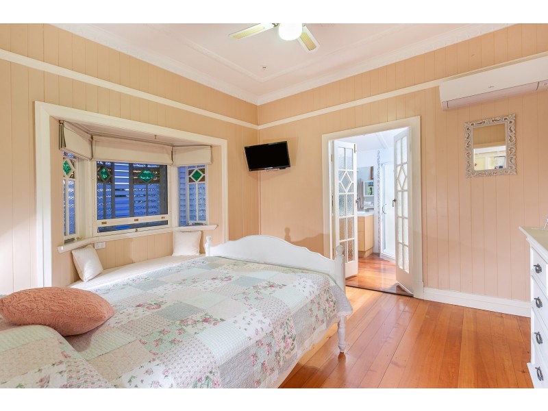 8 Menzies Lane, Eastern Heights QLD 4305