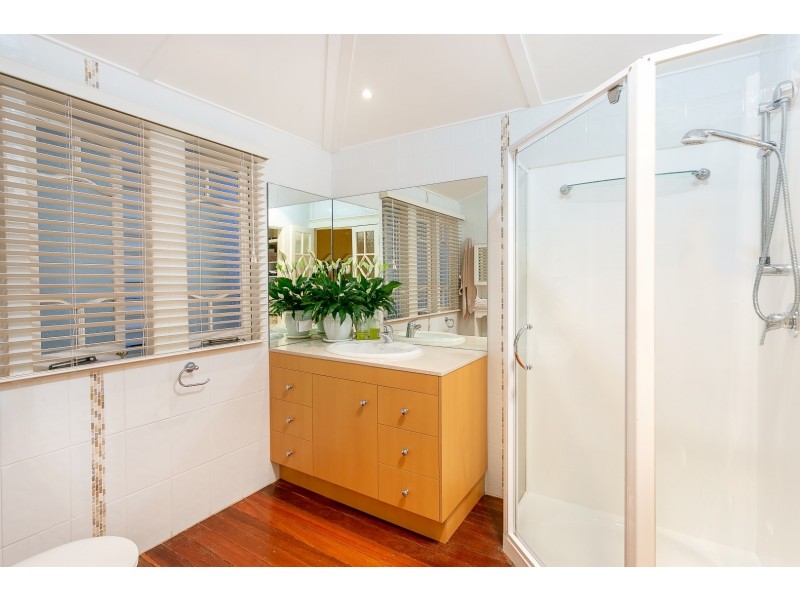 8 Menzies Lane, Eastern Heights QLD 4305