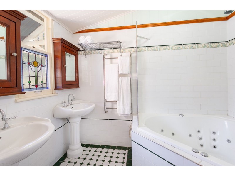1 Johnstone Street, Sadliers Crossing QLD 4305