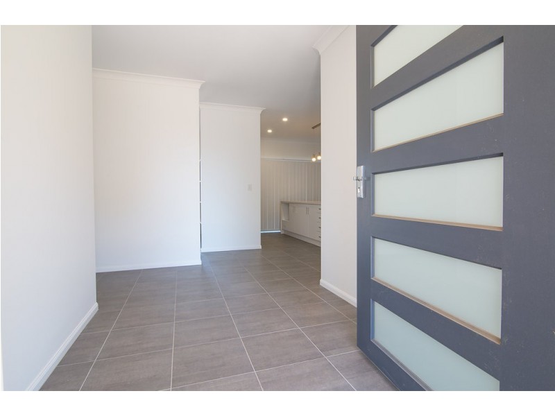 27 Adelong Avenue, Thagoona QLD 4306