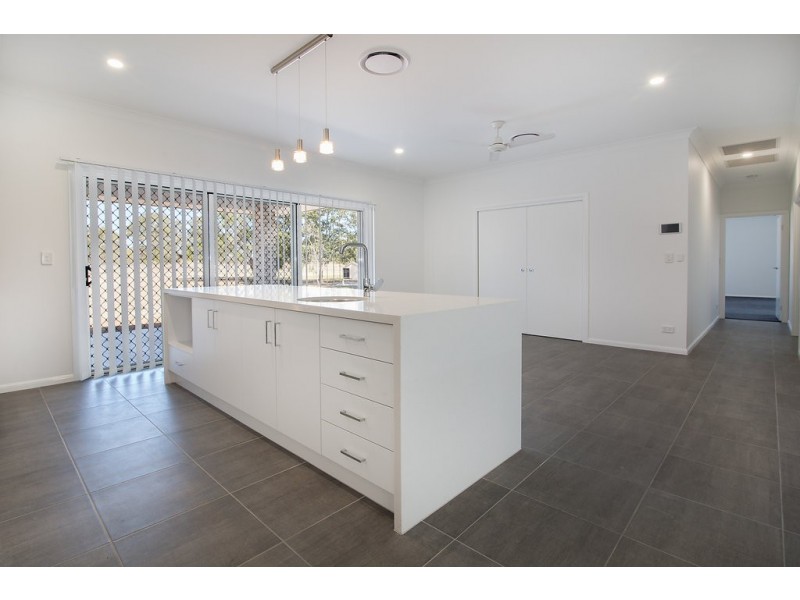 27 Adelong Avenue, Thagoona QLD 4306