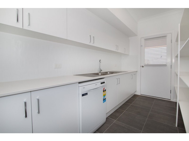 27 Adelong Avenue, Thagoona QLD 4306