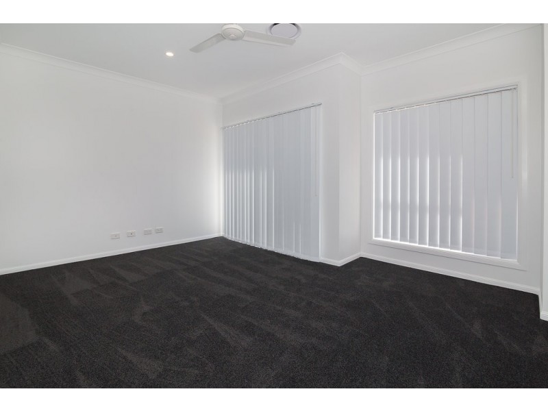 27 Adelong Avenue, Thagoona QLD 4306