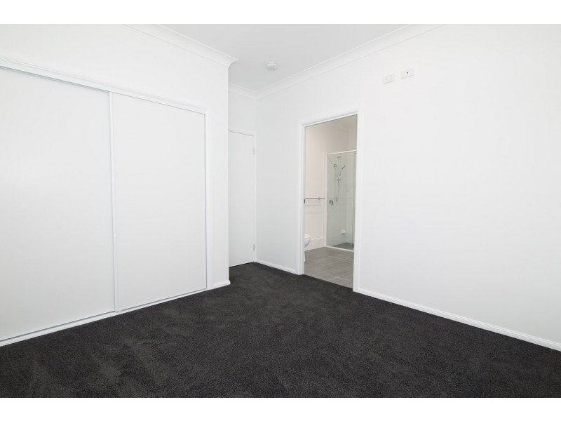 27 Adelong Avenue, Thagoona QLD 4306
