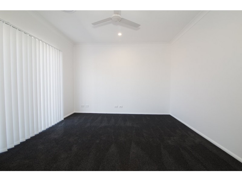 27 Adelong Avenue, Thagoona QLD 4306