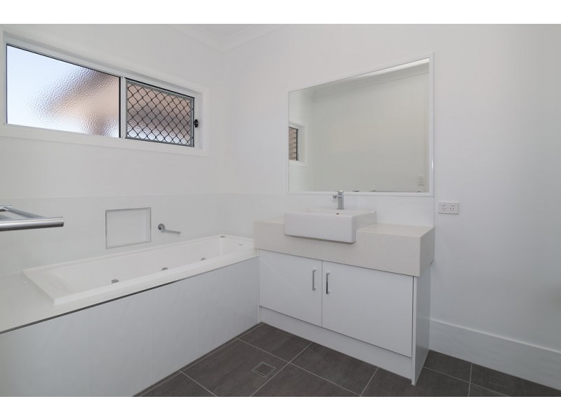 27 Adelong Avenue, Thagoona QLD 4306