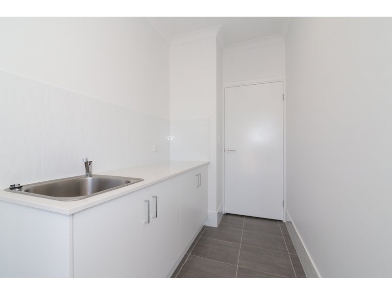 27 Adelong Avenue, Thagoona QLD 4306