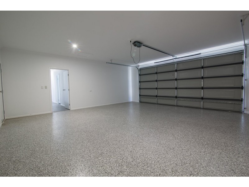 27 Adelong Avenue, Thagoona QLD 4306