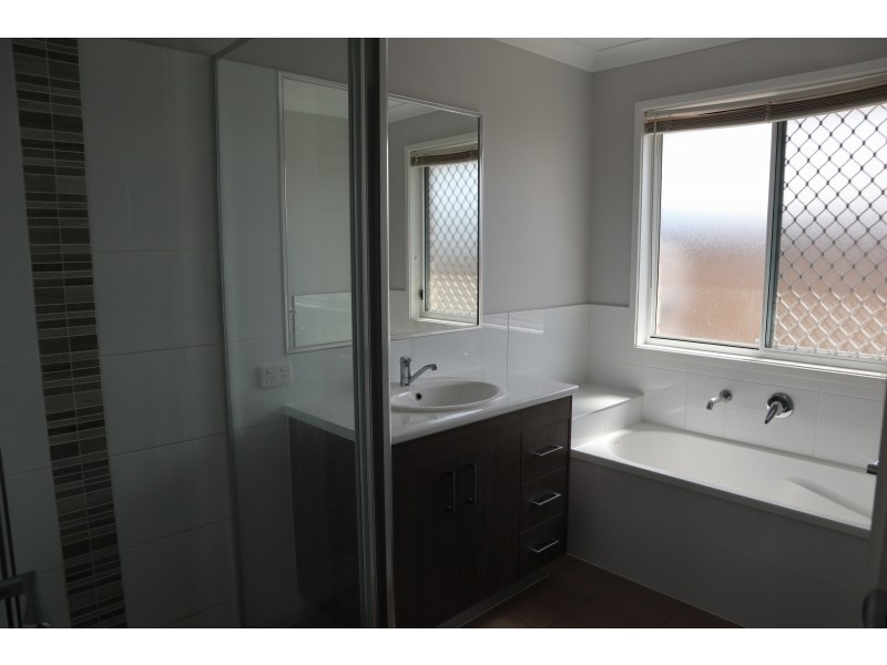 1 Mary Crescent, Rosewood QLD 4340