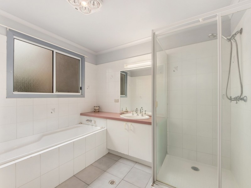 25 St Andrews Drive, Karana Downs QLD 4306