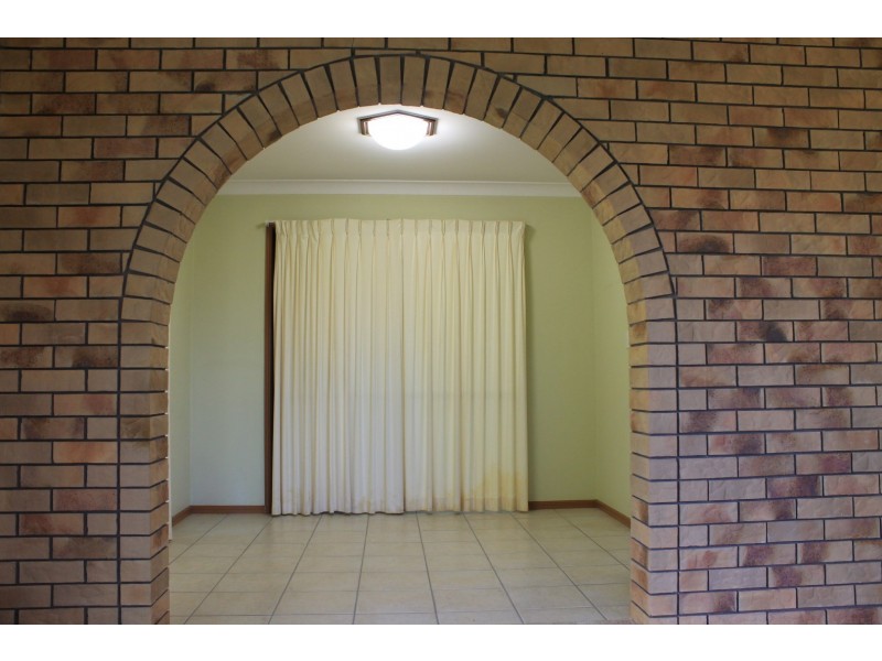 41 Blackstone Road, Eastern Heights QLD 4305