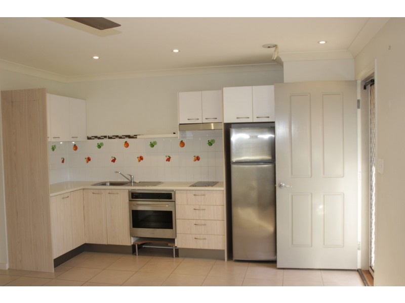 2/5 Judith Street, Flinders View QLD 4305