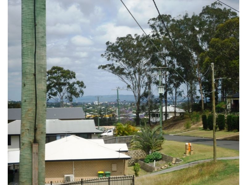 62 Braeside Road, Bundamba QLD 4304