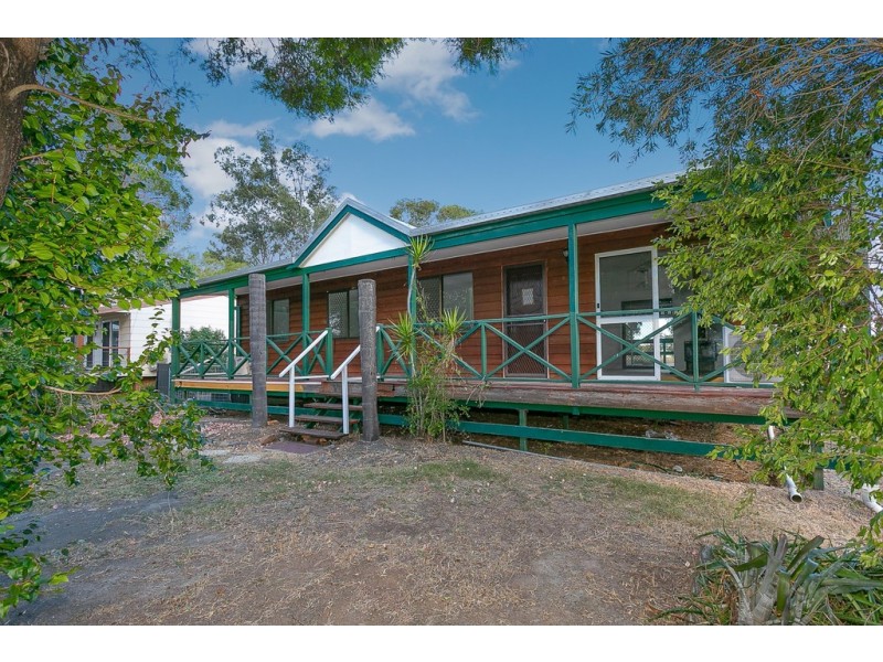 4 Calvin Street, Walloon QLD 4306