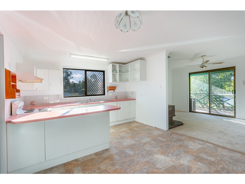 4 Calvin Street, Walloon QLD 4306