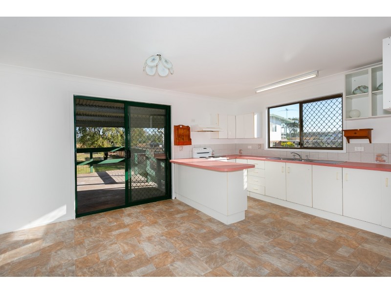 4 Calvin Street, Walloon QLD 4306