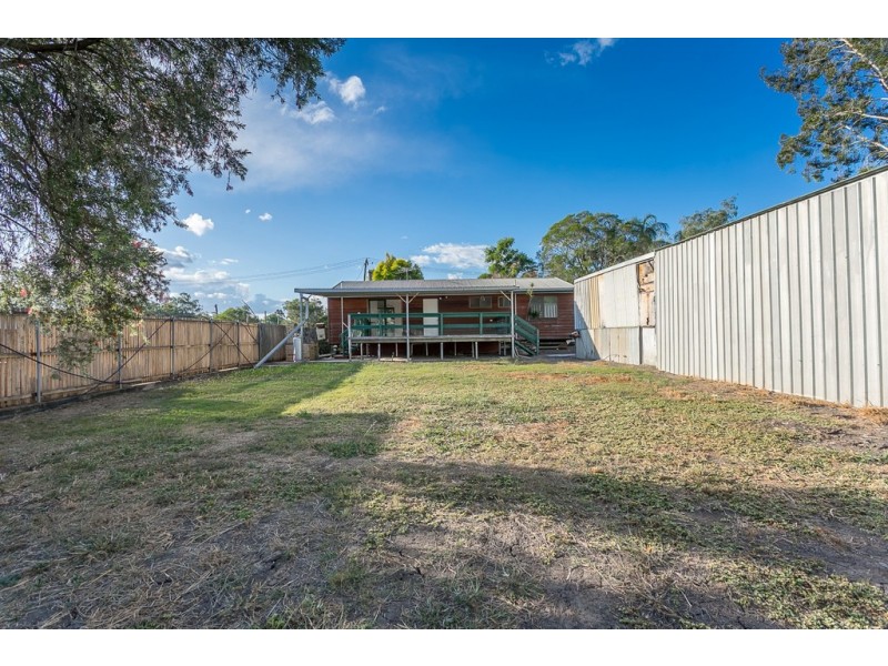 4 Calvin Street, Walloon QLD 4306