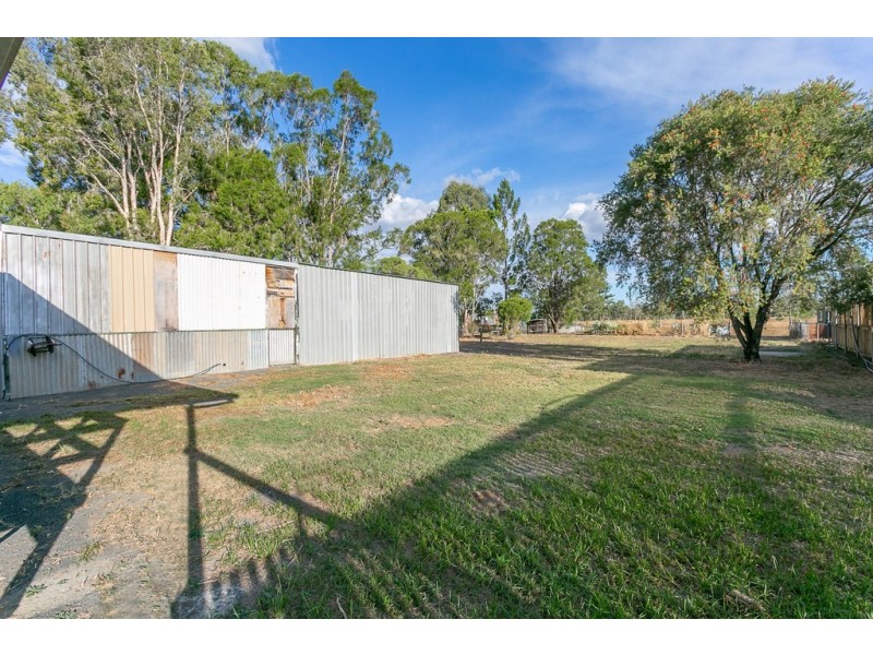 4 Calvin Street, Walloon QLD 4306