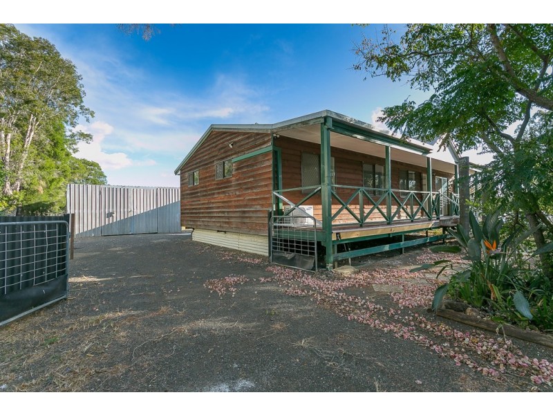 4 Calvin Street, Walloon QLD 4306