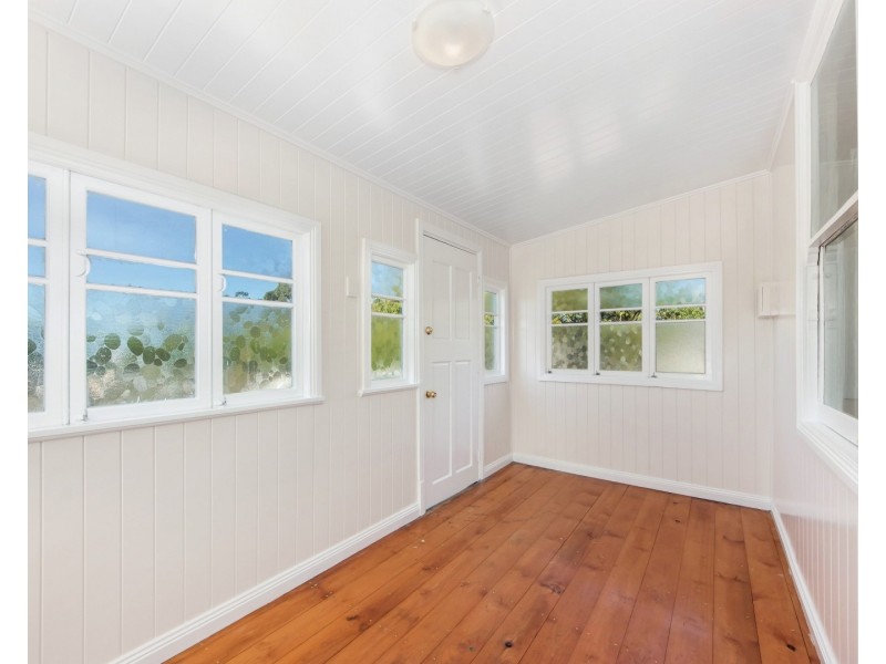 24 Pelican Street, North Ipswich QLD 4305