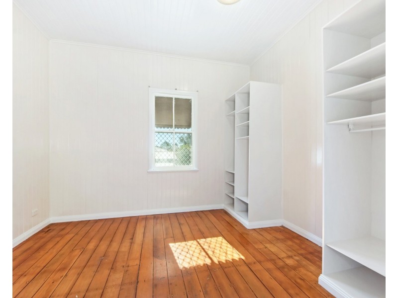 24 Pelican Street, North Ipswich QLD 4305