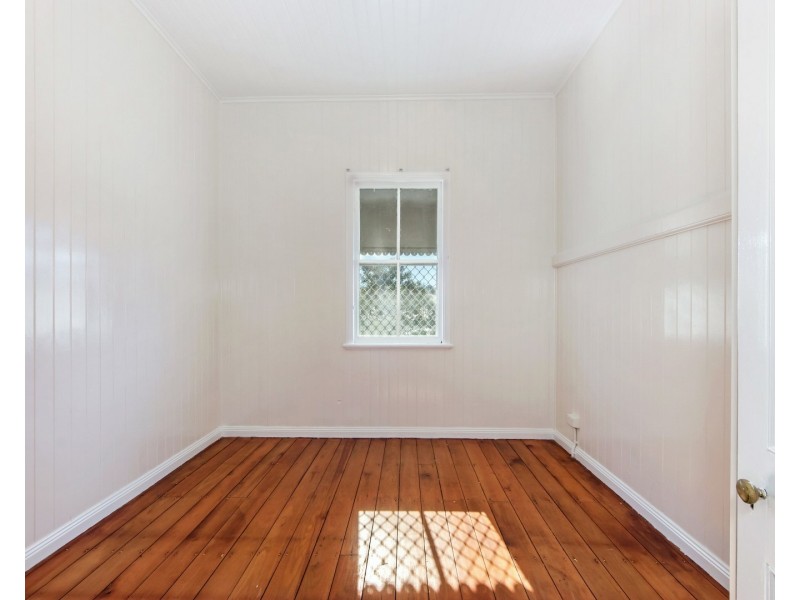 24 Pelican Street, North Ipswich QLD 4305
