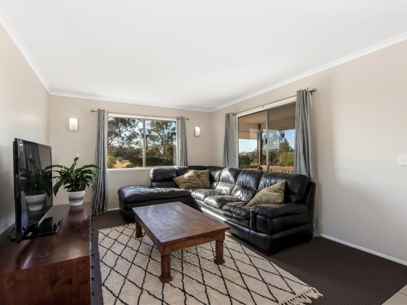 15 Office Lane, Glamorgan Vale QLD 4306