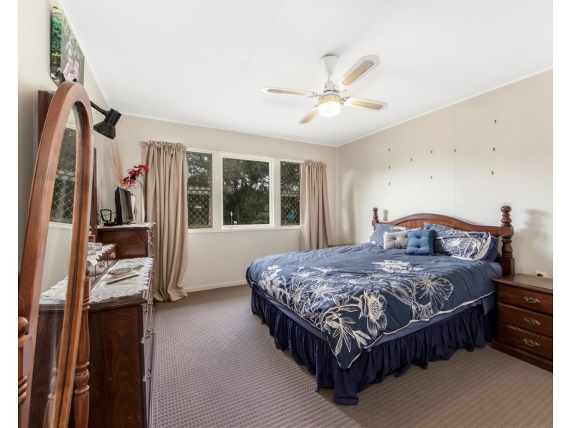49 Raceview Street, Eastern Heights QLD 4305