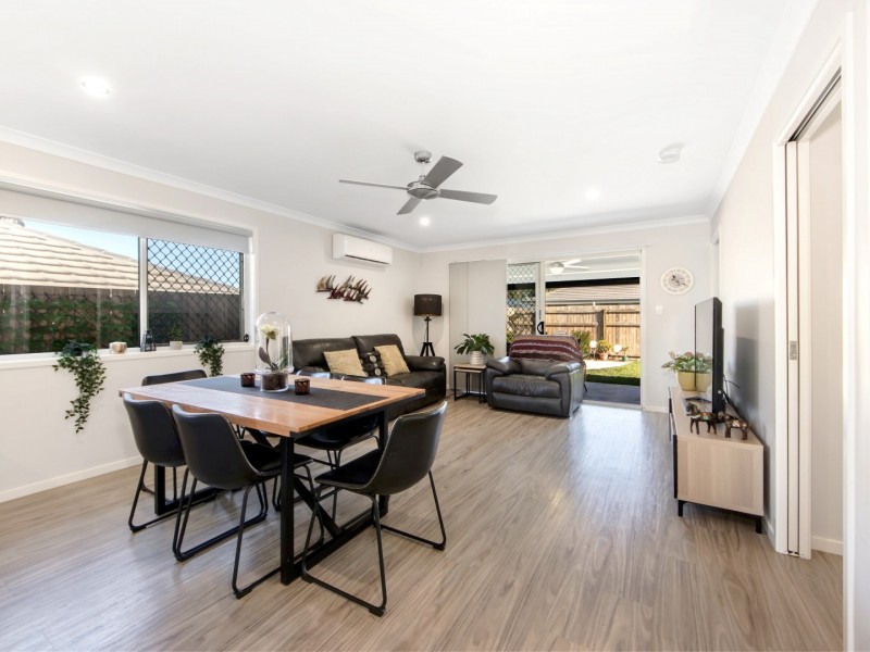 8 Pintail Circuit, Deebing Heights QLD 4306