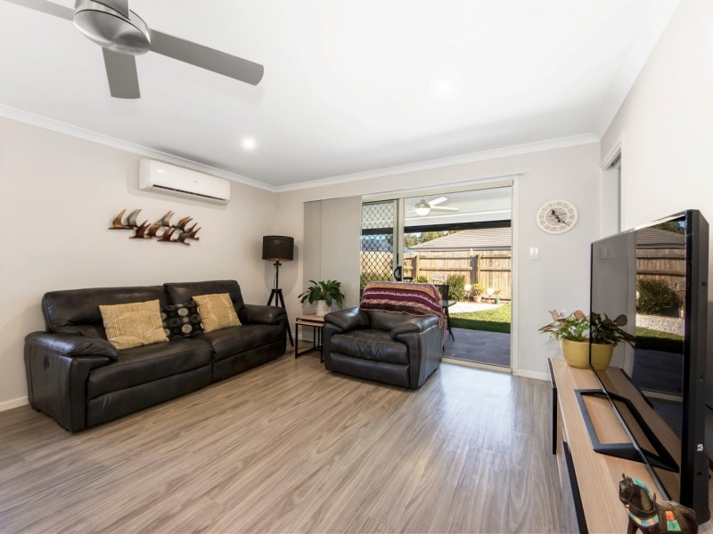 8 Pintail Circuit, Deebing Heights QLD 4306