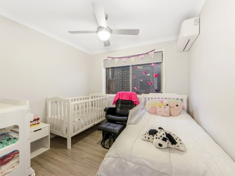 8 Pintail Circuit, Deebing Heights QLD 4306