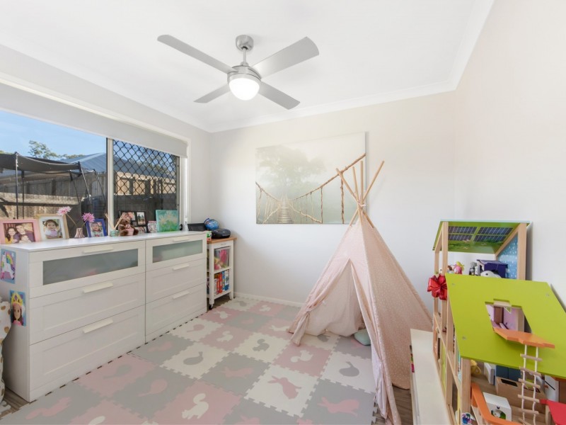 8 Pintail Circuit, Deebing Heights QLD 4306