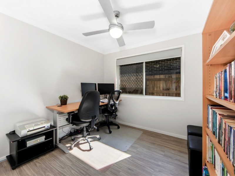 8 Pintail Circuit, Deebing Heights QLD 4306