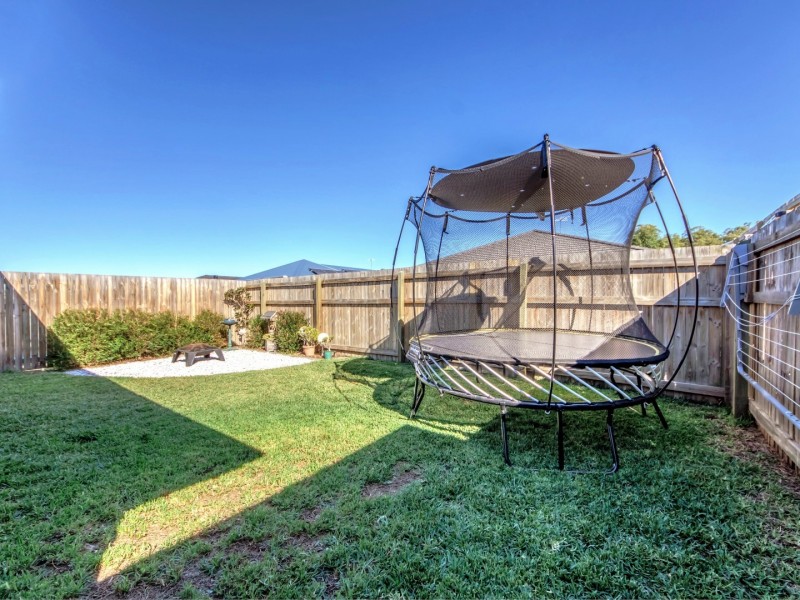 8 Pintail Circuit, Deebing Heights QLD 4306