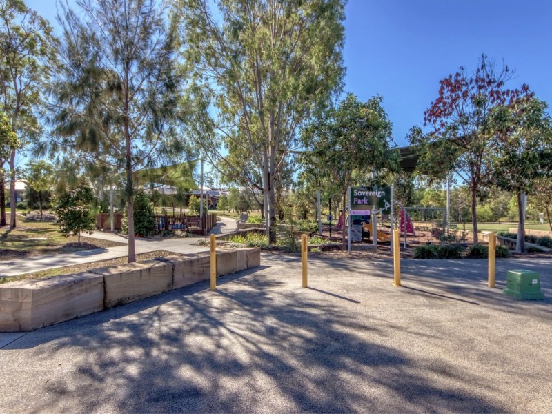 8 Pintail Circuit, Deebing Heights QLD 4306