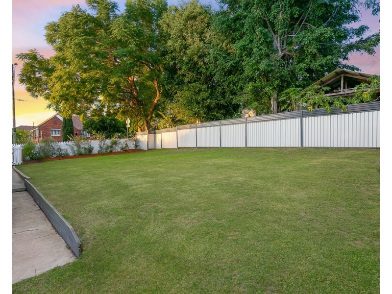 53 Glebe Road, Newtown QLD 4305