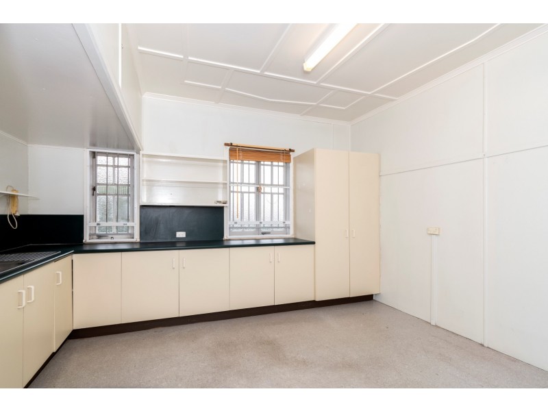 181 Blackstone Road, Silkstone QLD 4304