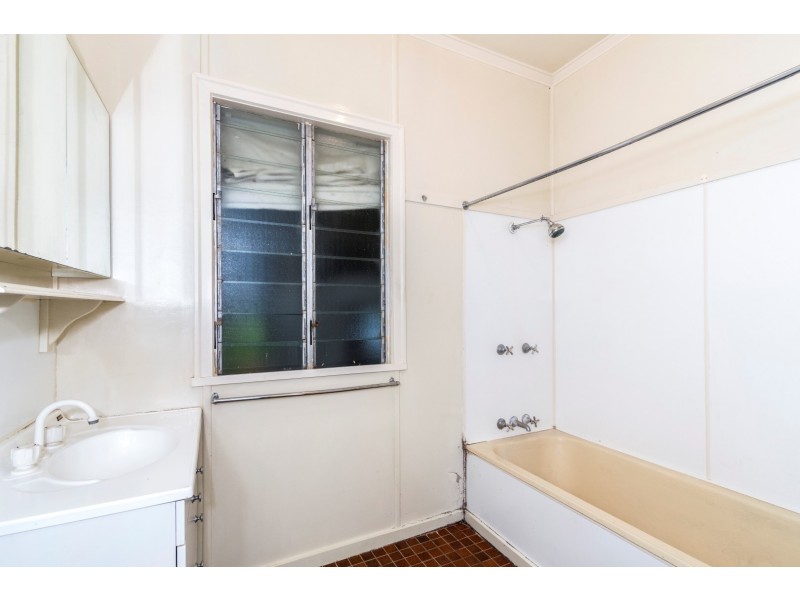 181 Blackstone Road, Silkstone QLD 4304