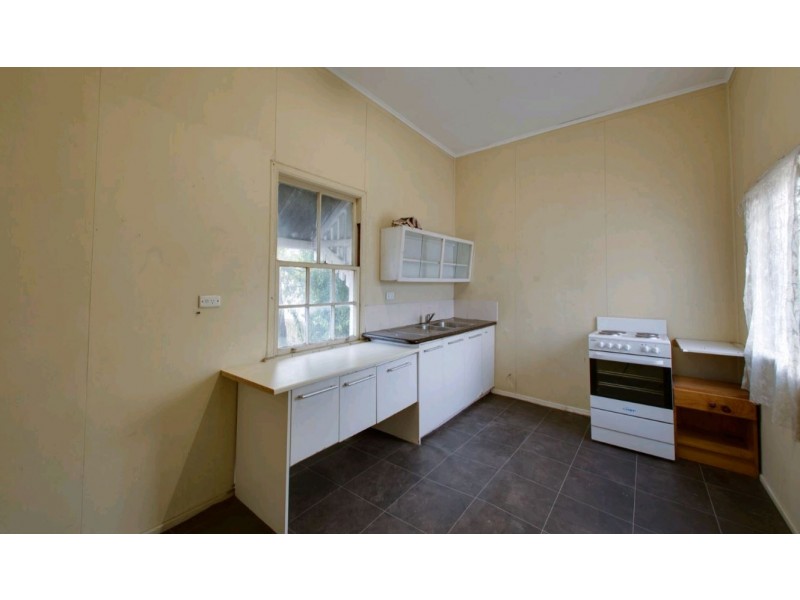 31 The Terrace, North Ipswich QLD 4305
