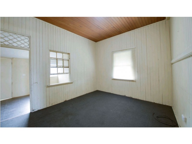 31 The Terrace, North Ipswich QLD 4305