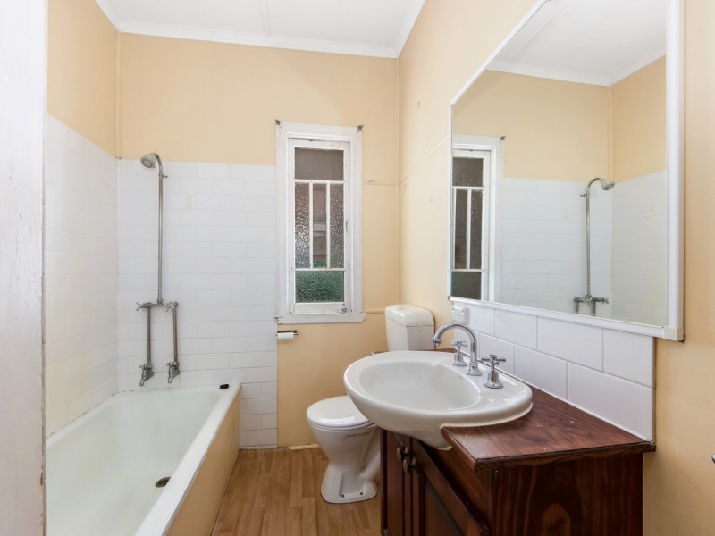 44 Bourke Street, Brassall QLD 4305