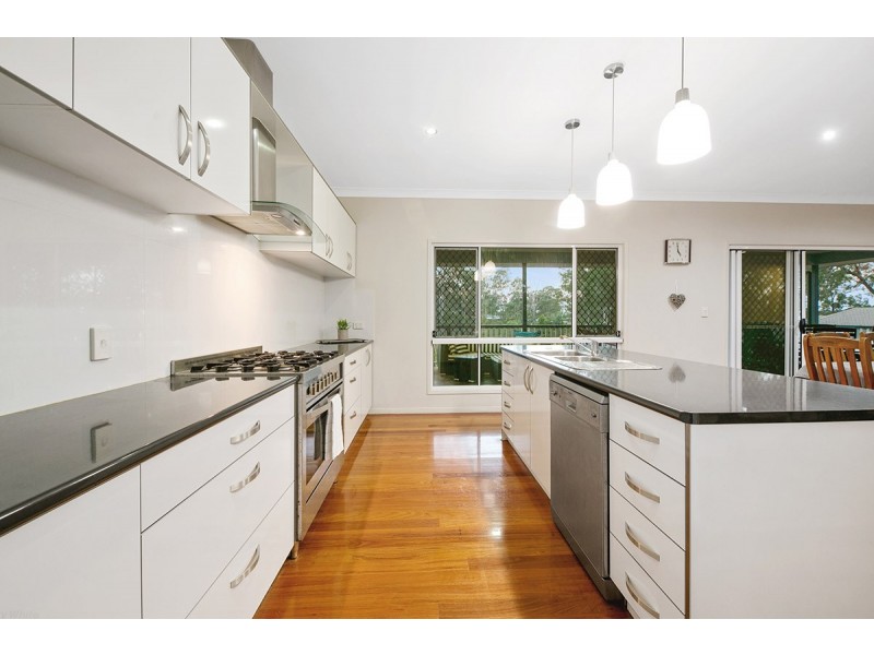 2 Josette Place, Pine Mountain QLD 4306