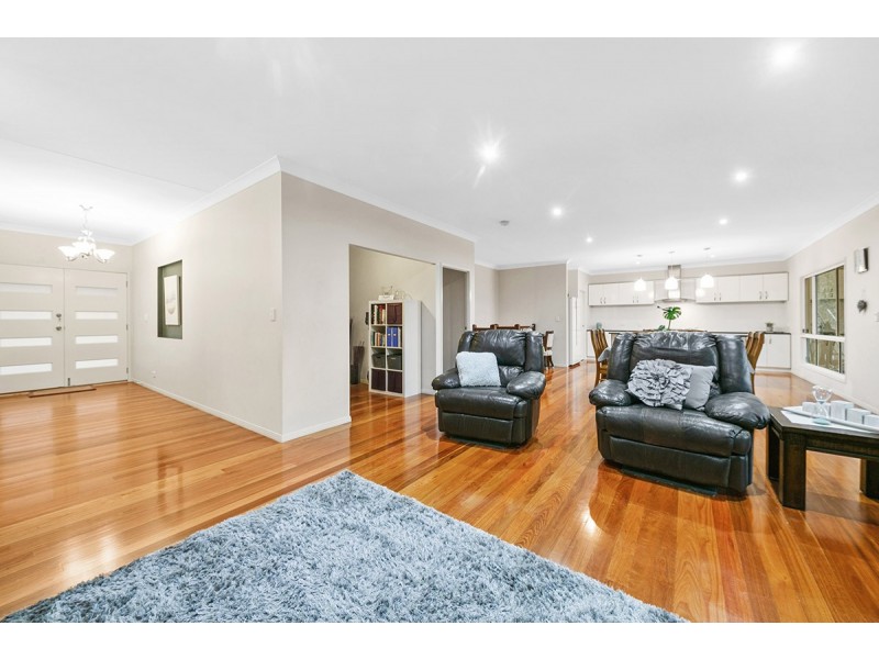 2 Josette Place, Pine Mountain QLD 4306