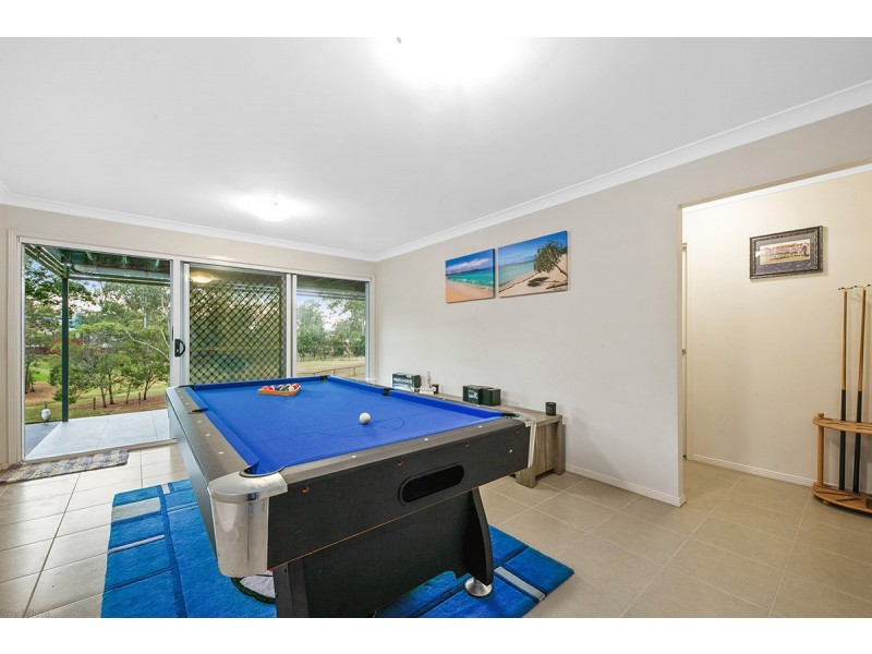 2 Josette Place, Pine Mountain QLD 4306