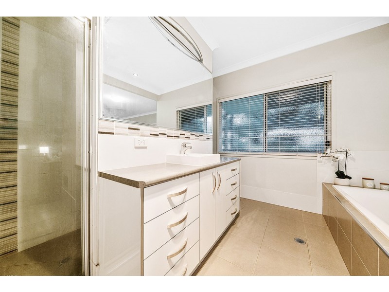 2 Josette Place, Pine Mountain QLD 4306